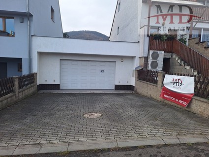 Prodej prostorné garáže, OV, 105 m2, ulice Chlumecká, Chlumec