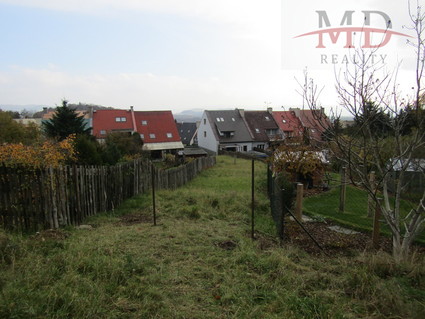 Prodej stavebního pozemku s garáží o výměře 311 m2, ulice Chlumecká, Chlumec.