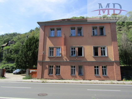 Prodej investičního domu s 5 BJ o celkové výměře 931m2, ulice Pražská, Ústí nad Labem - centrum.