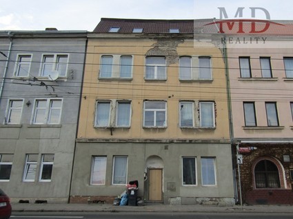 Prodej  činžovního domu s 8 bytovými jednotkami , v  Ústí nad Labem, Předlice, ul. Tovární - .