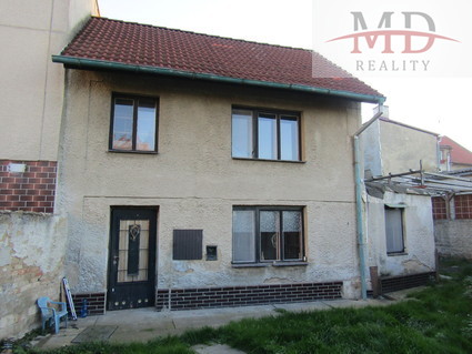 Prodej rodinného domu 3+1 o celkové výměře 190 m2, obec Dušníky, okres Litoměřice - .
