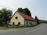 Prodej rodinného domu se zahradou, stodolou a dvěma garážemi, ulice Kozí, obec Běšiny.