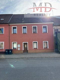 Prodej rodinného domu se 3 bytovými jednotkami o celkové výměře 158m2, ulice Gogolova, Trmice.